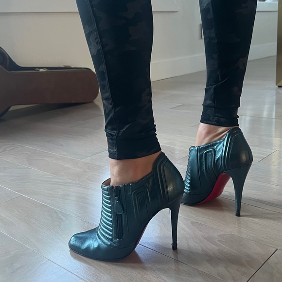 Christian Louboutin Sigourney ankle Booties 40 - Picture 9 of 9